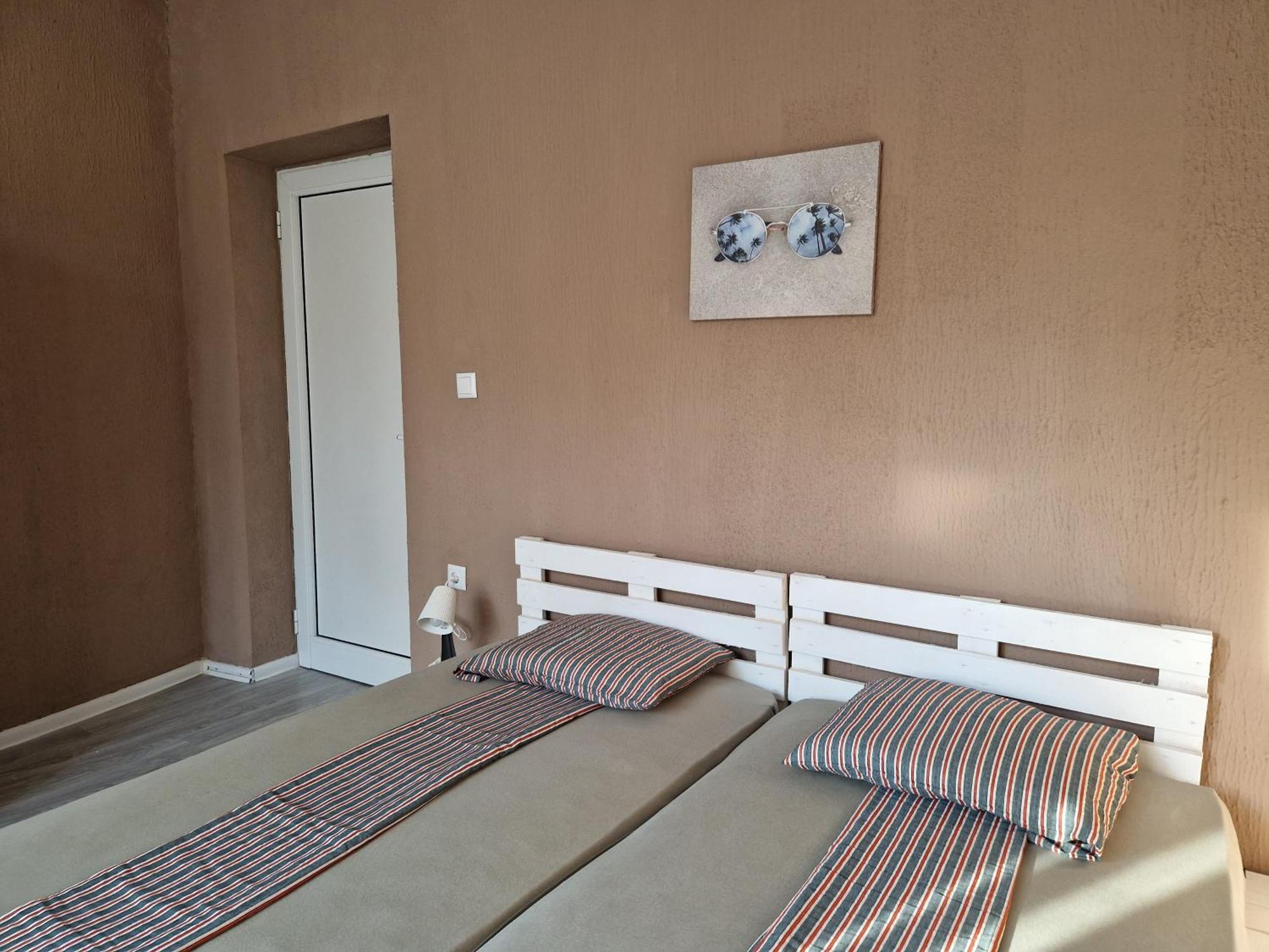 Lambo'S Corner Varna - Guest Rooms Екстер'єр фото